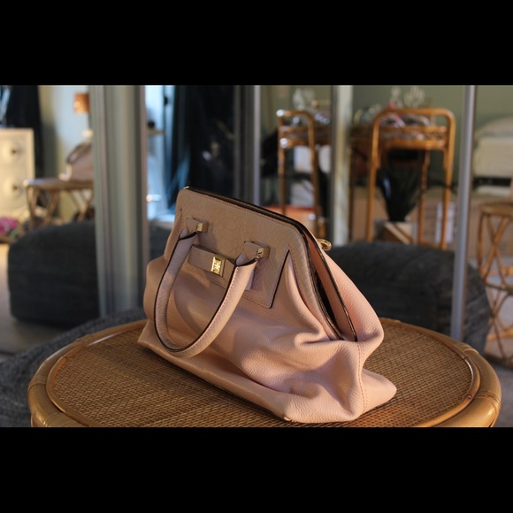 Adorable Kate Spade satchel! - Picture 2 of 5